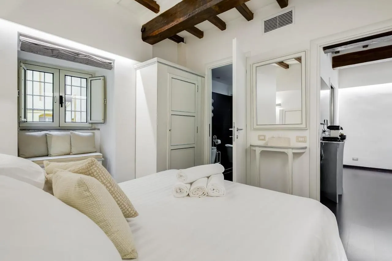 Colonna Suite Luxury - Pantheon Rome Italy
