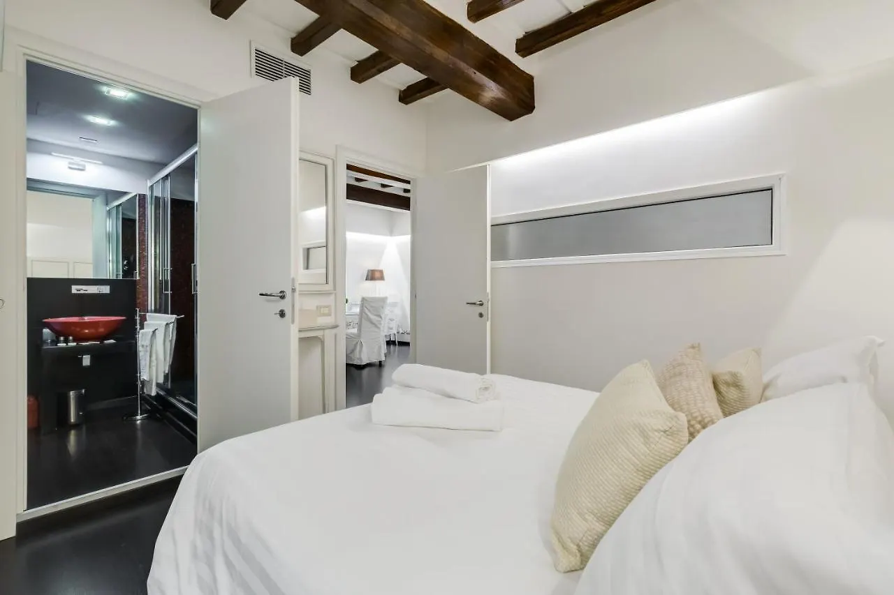 Colonna Suite Luxury - Pantheon Rome Apartment